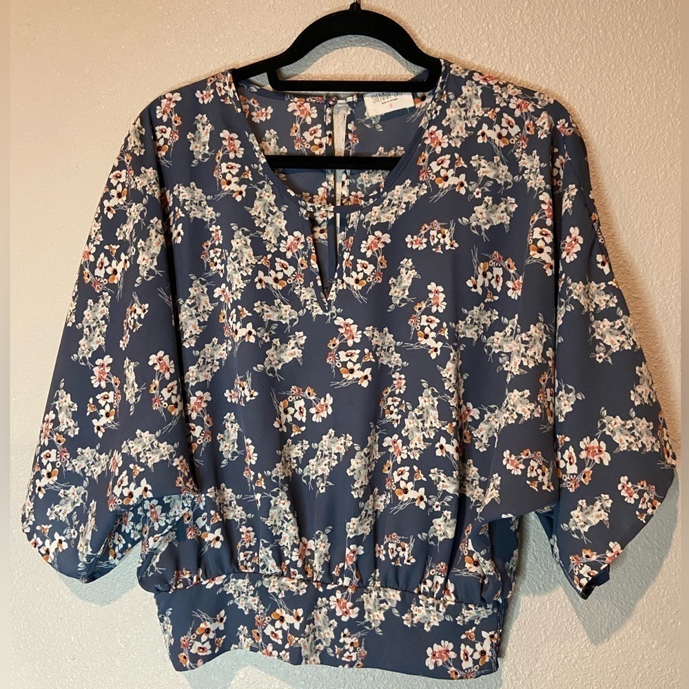 Sienna Sky~Keyhole V-Neck Floral Crop Top~1/2 Cape Sleeve~Elastic Hem~Size S